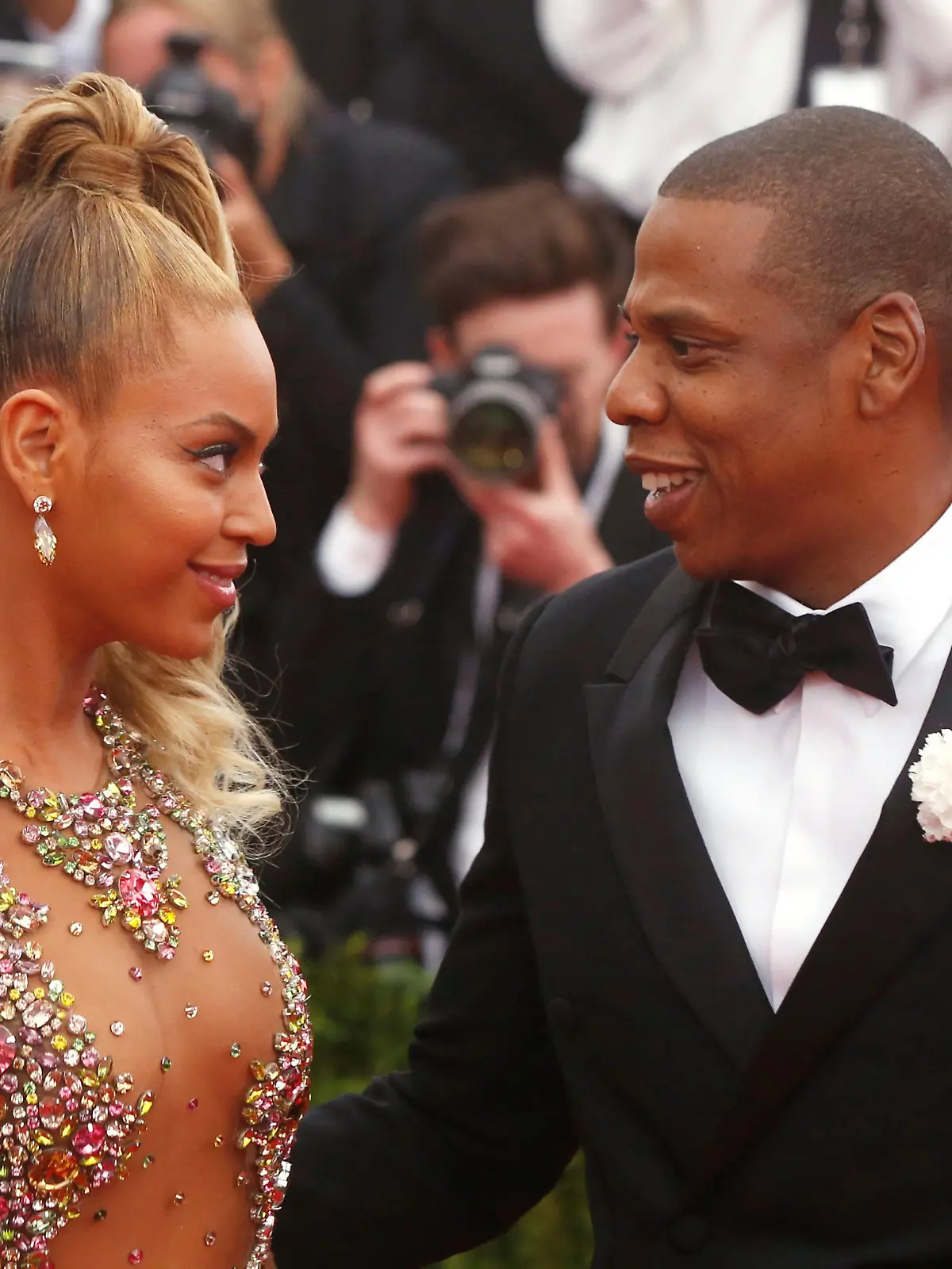 FILE PHOTO - Beyonce arrives with husband Jay-Z at the Metropolitan Museum of Art Costume Institute Gala 2015 celebrating the opening of "China: Through the Looking Glass," in Manhattan, New York, U.S. on May 4, 2015.   REUTERS/Lucas Jackson/File Photo