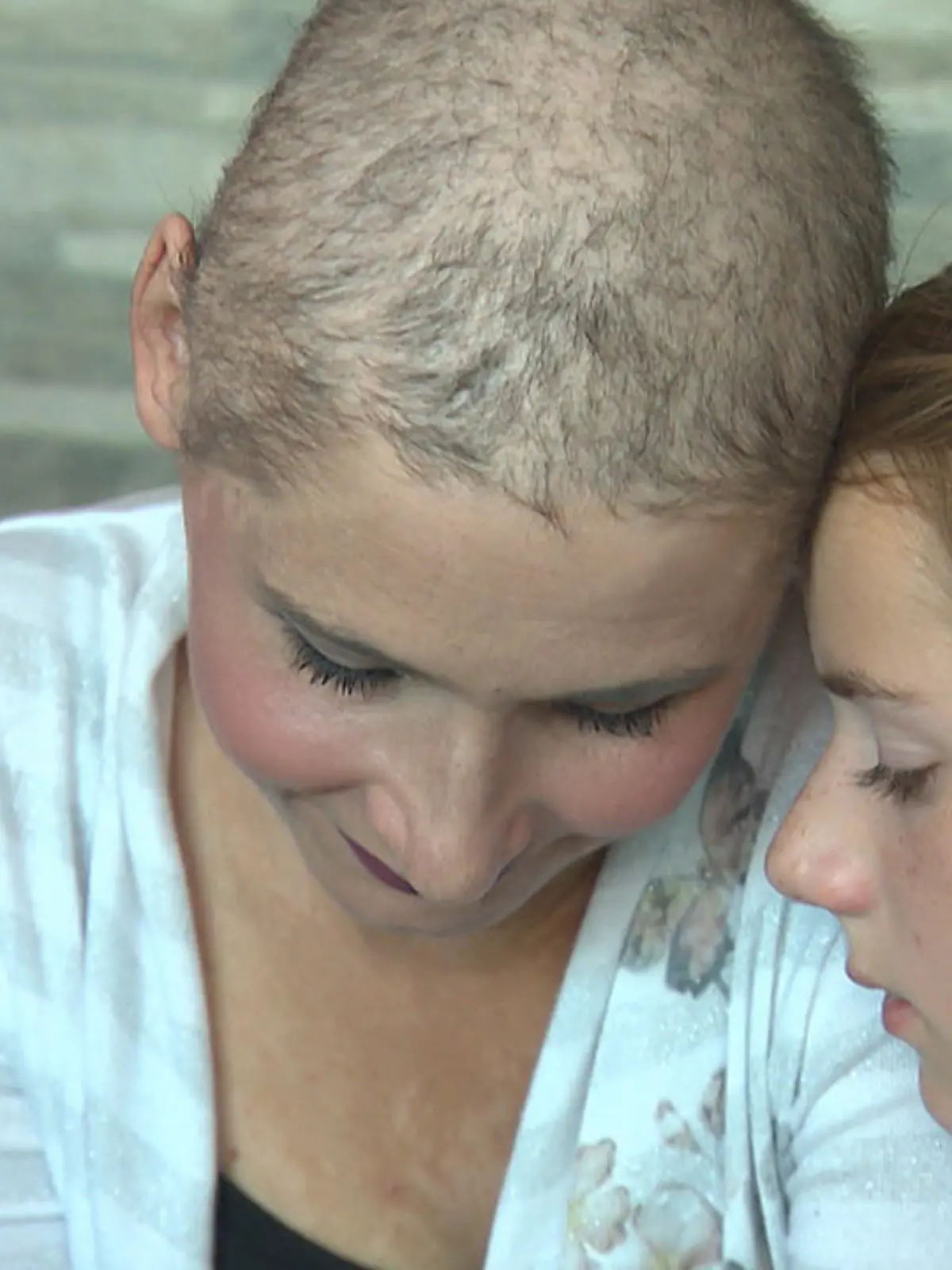 Bild zu: "Sarah reißt sich täglich die Haare aus"