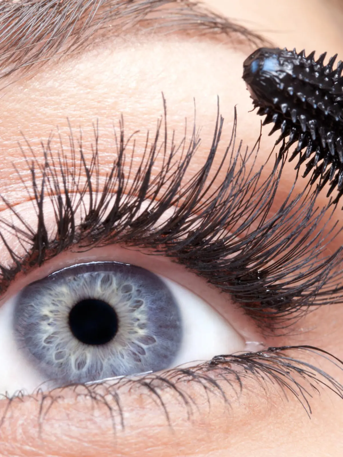 Bild zu: "Beauty-Hack: Schluss mit verklebten Wimpern!"