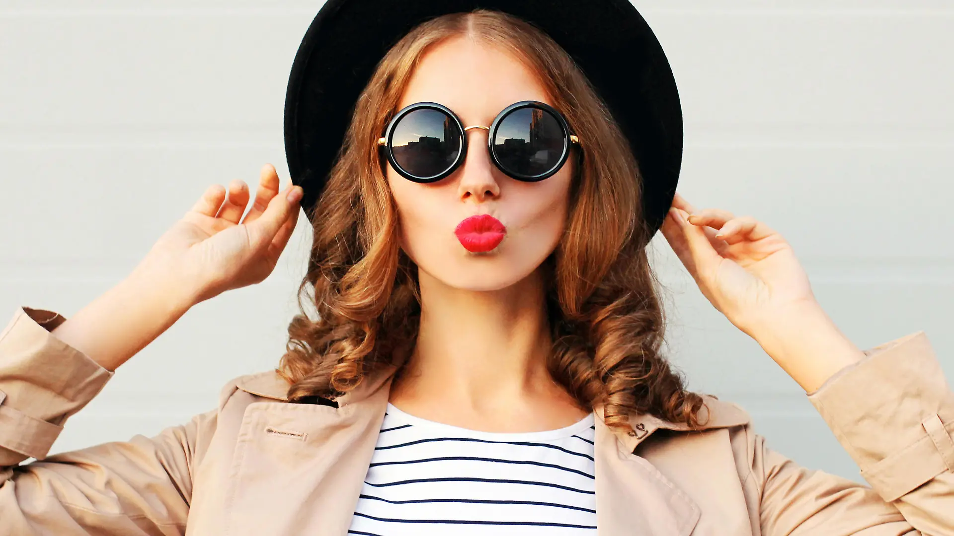Dieser Lippenstift sieht bei JEDEM anders aus! Die Beauty-Trends von der GLOW-Messe