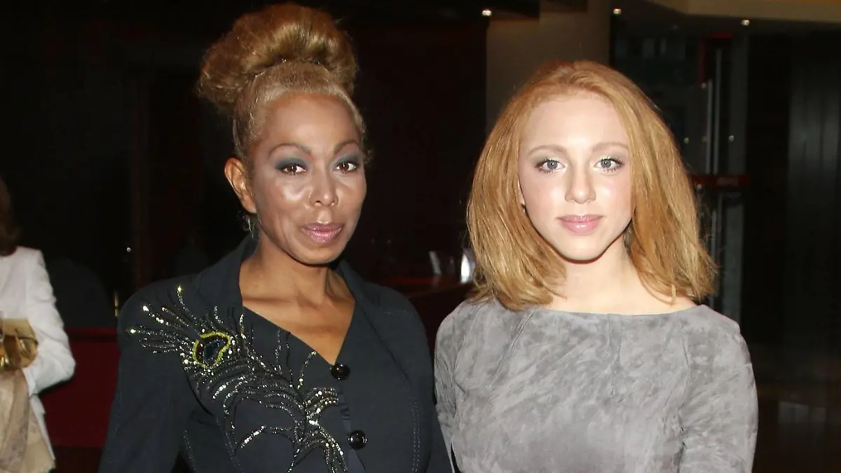 Anna Ermakova mit Mutter Angela Ermakova bei der Light & Stars Charity Party im Hotel Grand Elysee. Hamburg, 27.09.2015 Foto:xgbrcix/xFuturexImageAnna Ermakova with Mother Angela Ermakova at the Light & Stars Charity Party in Hotel Grand Elysee Hamburg 27 09 2015 Photo xgbrcix xFuturexImage