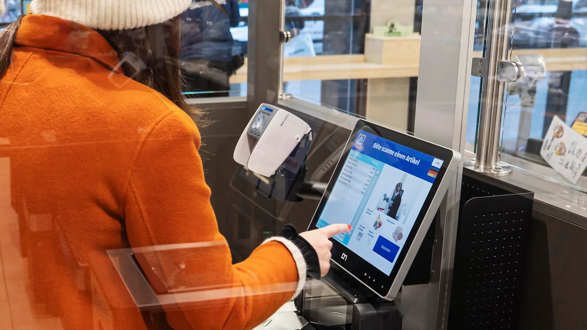 Neue Kassenzone mit "Self-Checkout" bei Aldi Süd.