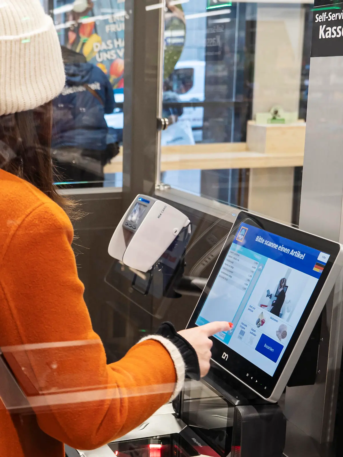Neue Kassenzone mit "Self-Checkout" bei Aldi Süd.