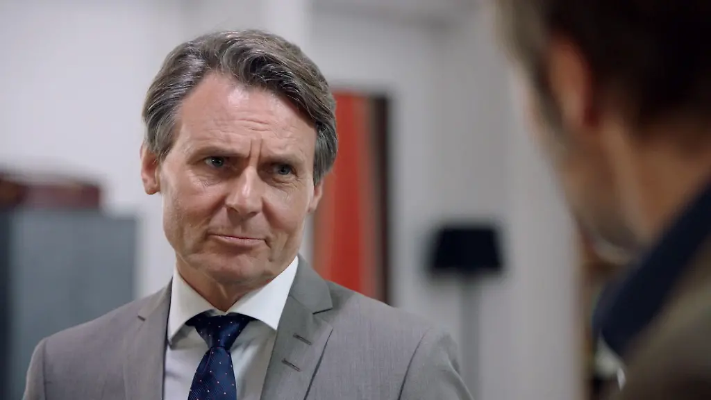 GZSZ-Folge 6375 vom 02.11.2017: Sunny erfährt das Geheimnis von Dr. Wolf  und Jo Gerner