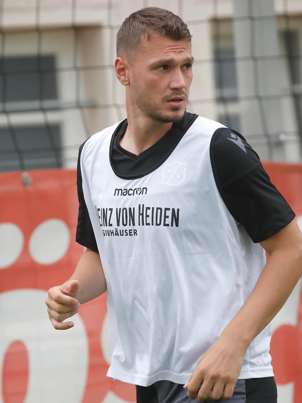 15.08.2020, Eilenriedestadion, Hannover, Testspiel, Hannover 96 vs Roda JC Kerkrade, im Bild Baris Basdas 23, Hannover laeuft sich warm Hannover 96 vs Roda JC Kerkrade *** 15 08 2020, Eilenriedestadion, Hanover, Test match, Hanover 96 vs Roda JC Kerkrade, in the picture Baris Basdas 23, Hanover runs warm Hanover 96 vs Roda JC Kerkrade