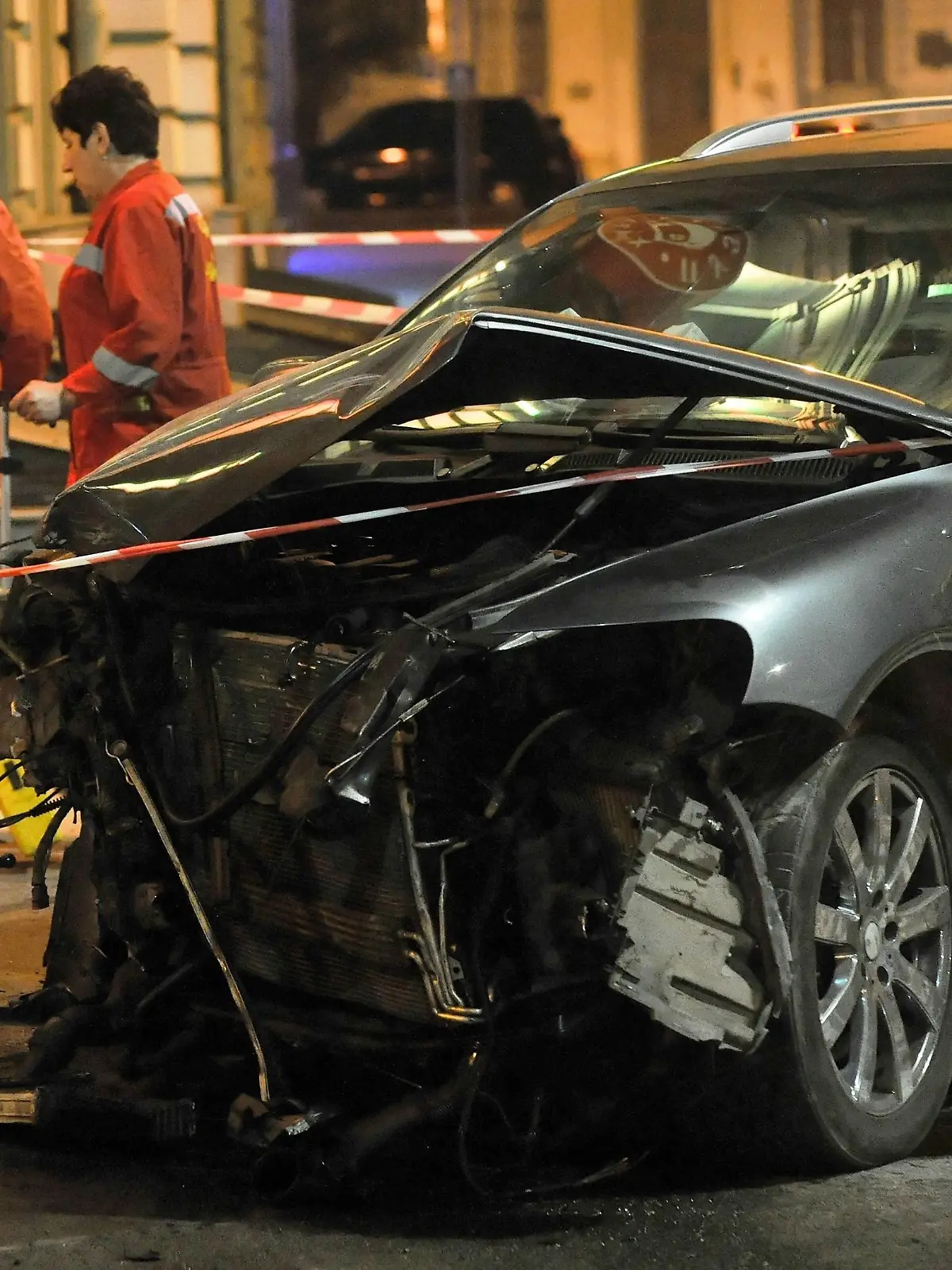 Ukraine: Auto fährt in Menschenmenge in Charkiw, mehrere Tote 5 people die as offroader runs into a crowd in Kharkiv 5 people die as offroader runs into a crowd on October 18, 2017 in downtown Kharkiv, Ukraine. EN_01284873_0014 PUBLICATIONxINxGERxSUIxAUTxONLY  