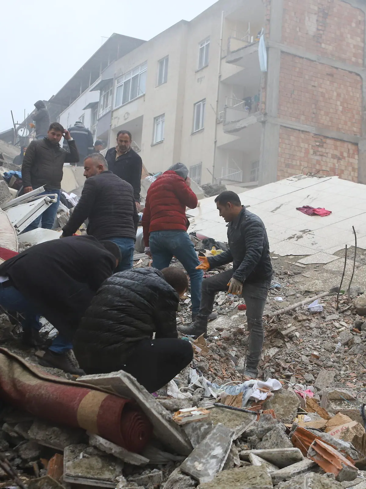 February 6, 2023, Hatay, TÃ¼rkiye: Collapsed buildings at Cay district of Iskenderun city in Hatay, south of Turkey. A powerful earthquake has hit a wide area in eastern and south-eastern Turkey, near the Syrian border, killing more than 2000 people and trapping many others. (Credit Image: © Efekan Akyuz/Depo Photos via ZUMA Press Wire) / action press