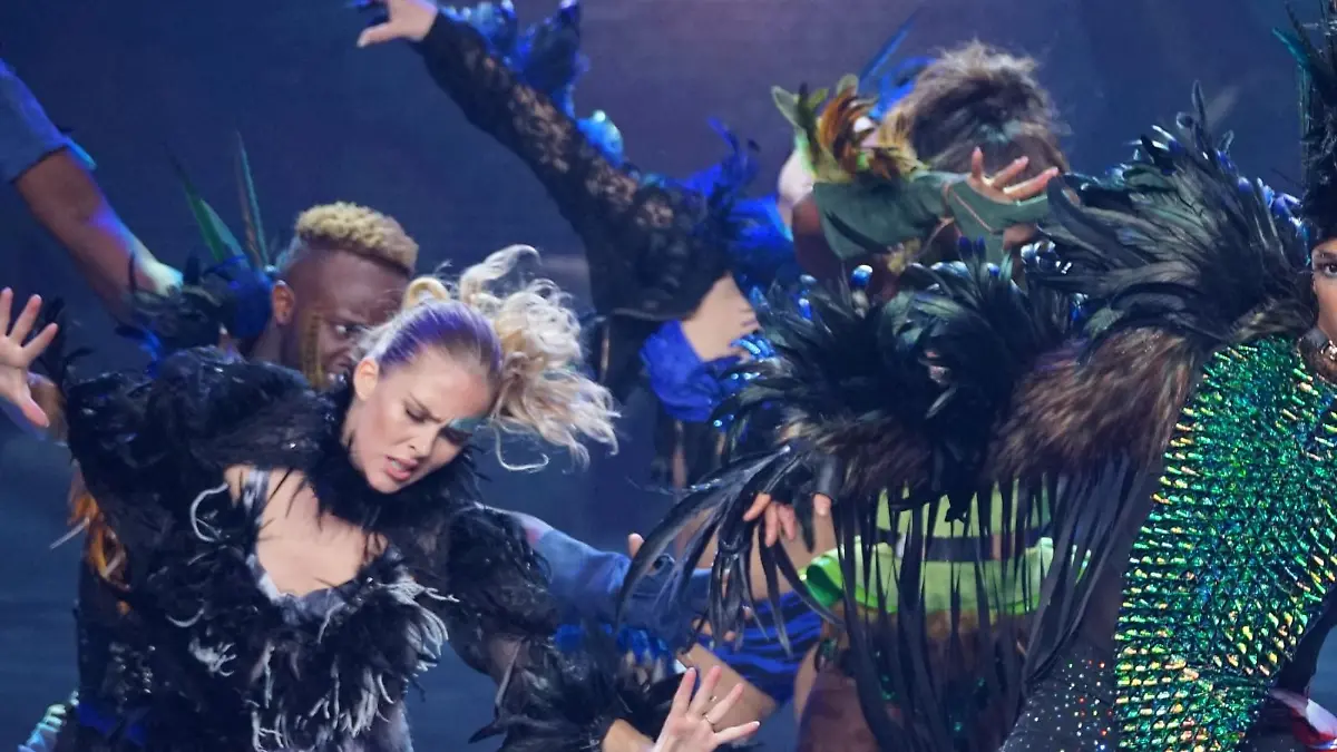 Prince Damien tanzt bei seinem Solo zu "Can't Be Tamed" von Miley Cyrus.