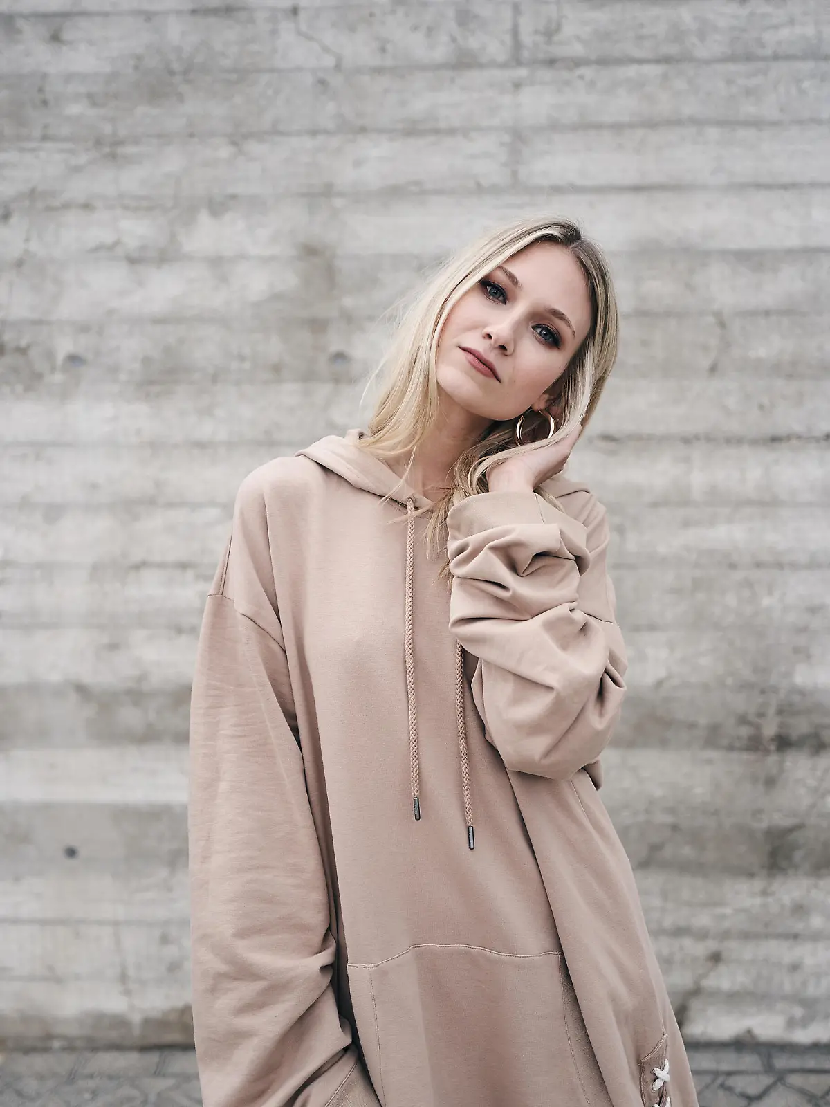 Carolin-Hoodie 17.jpg