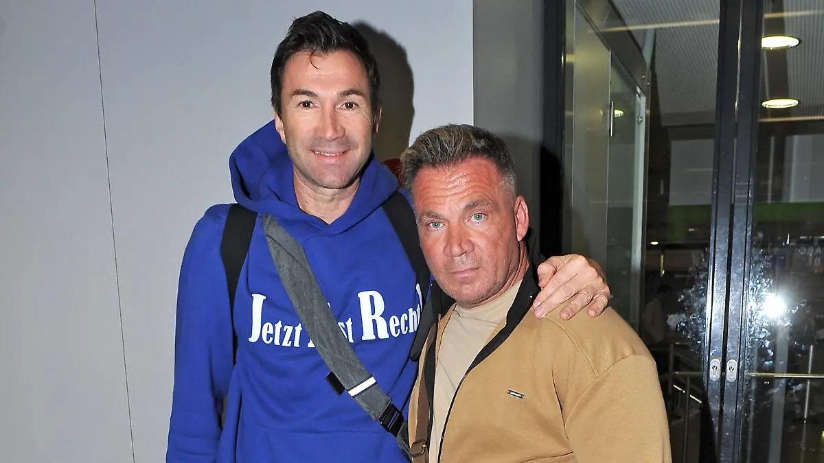RTL - Dschungelcamp 2023. Lucas Cordalis und Peter Klein anläßlich der Ankunft der Kandidaten der RTL - Sendung Ich bin ein Star - holt mich hier raus vom Dschungel-Camp 2023 in Australien am 01.02.2023 auf dem Flughafen Frankfurt / Main. 20230201MWI56739 *** RTL Dschungelcamp 2023 Lucas Cordalis and Peter Klein on the occasion of the arrival of the candidates of the RTL program I am a star get me out of here from the jungle camp 2023 in Australia on 01 02 2023 at Frankfurt Main Airport 20230201MWI56739