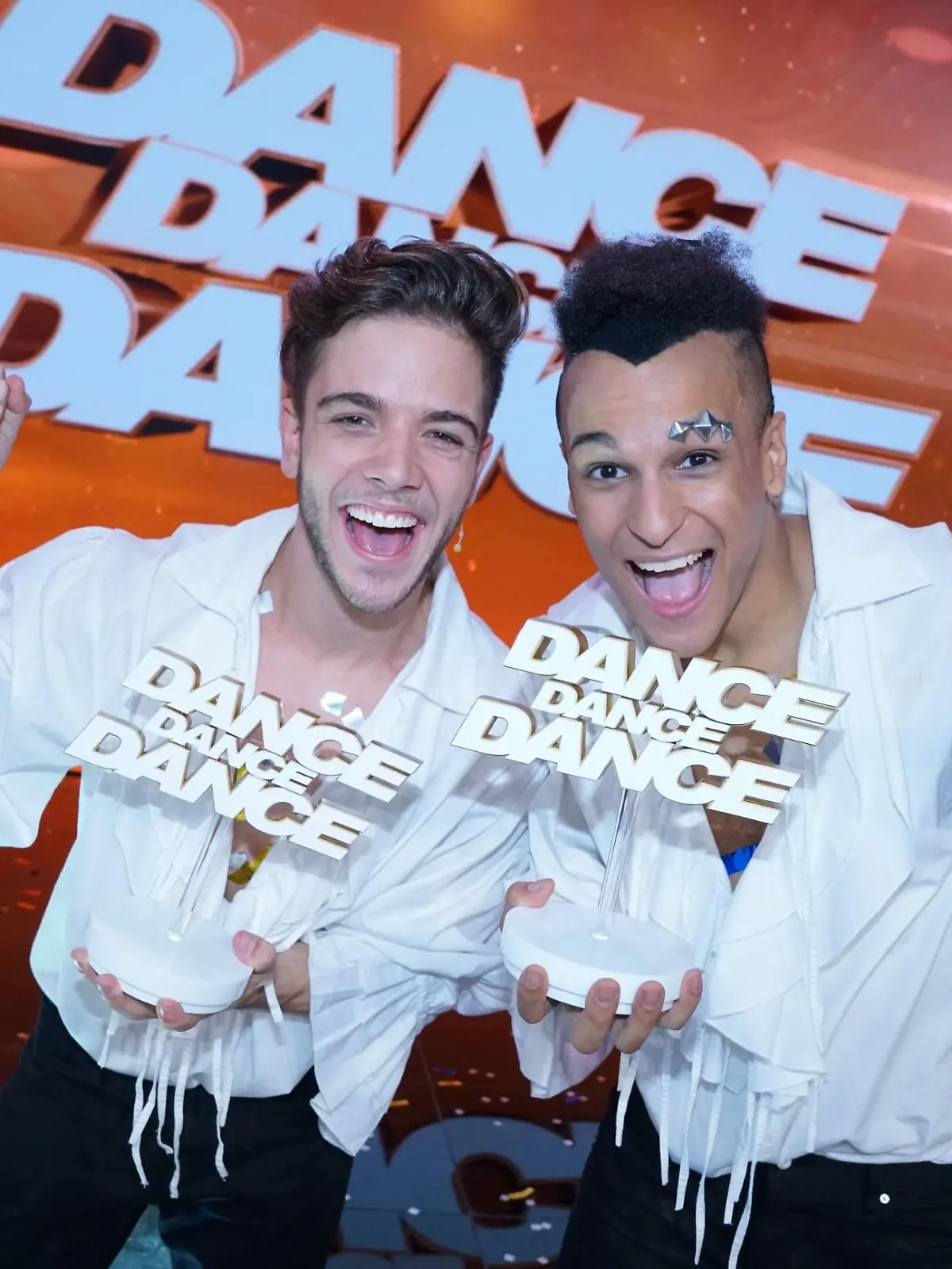 Die Sieger: Prince Damien (r.) und Luca Hänni gewinnen "Dance Dance Dance" 2017.