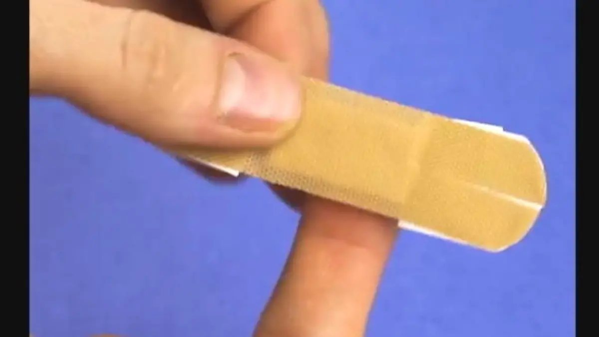 So klebt ein Pflaster richtig am Finger Simpel und effektiv