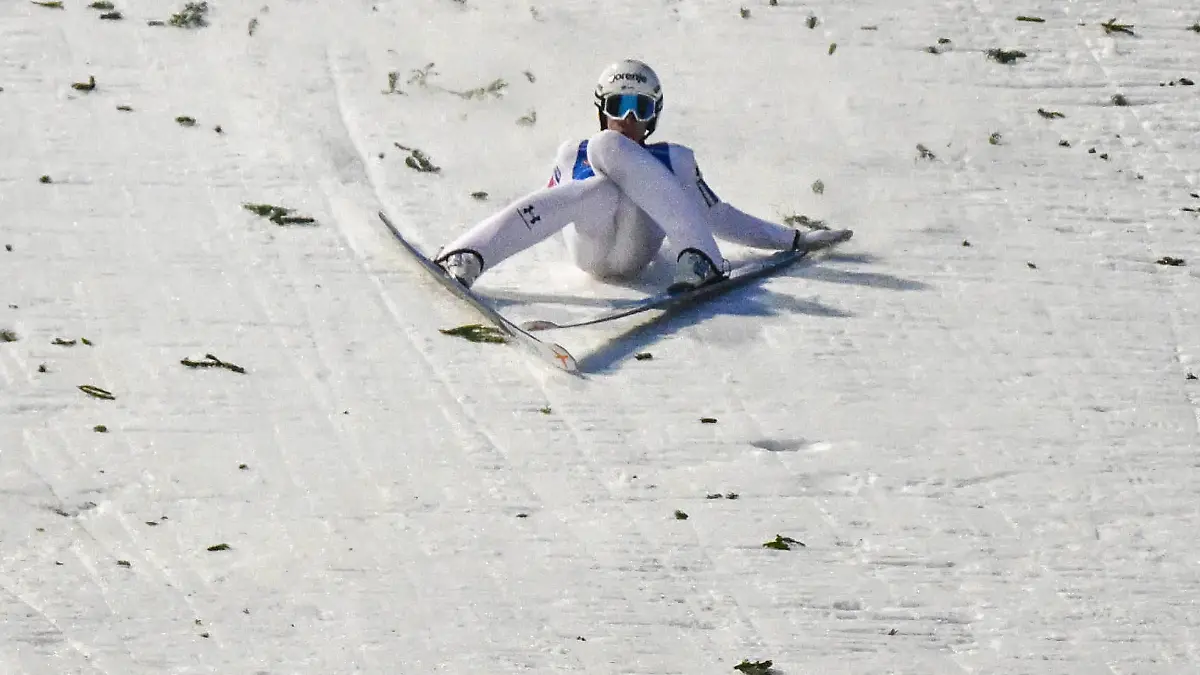 NORDIC SKIING - FIS WC Willingen WILLINGEN,GERMANY,03.FEB.23 - NORDIC SKIING, Ski jumping, Skispringen, Ski, nordisch - FIS World Cup, large hill, mixed team event. Image shows Timi Zajc SLO. Keywords: crash. PUBLICATIONxNOTxINxAUTxSUIxSWE GEPAxpictures/xOliverxLerch