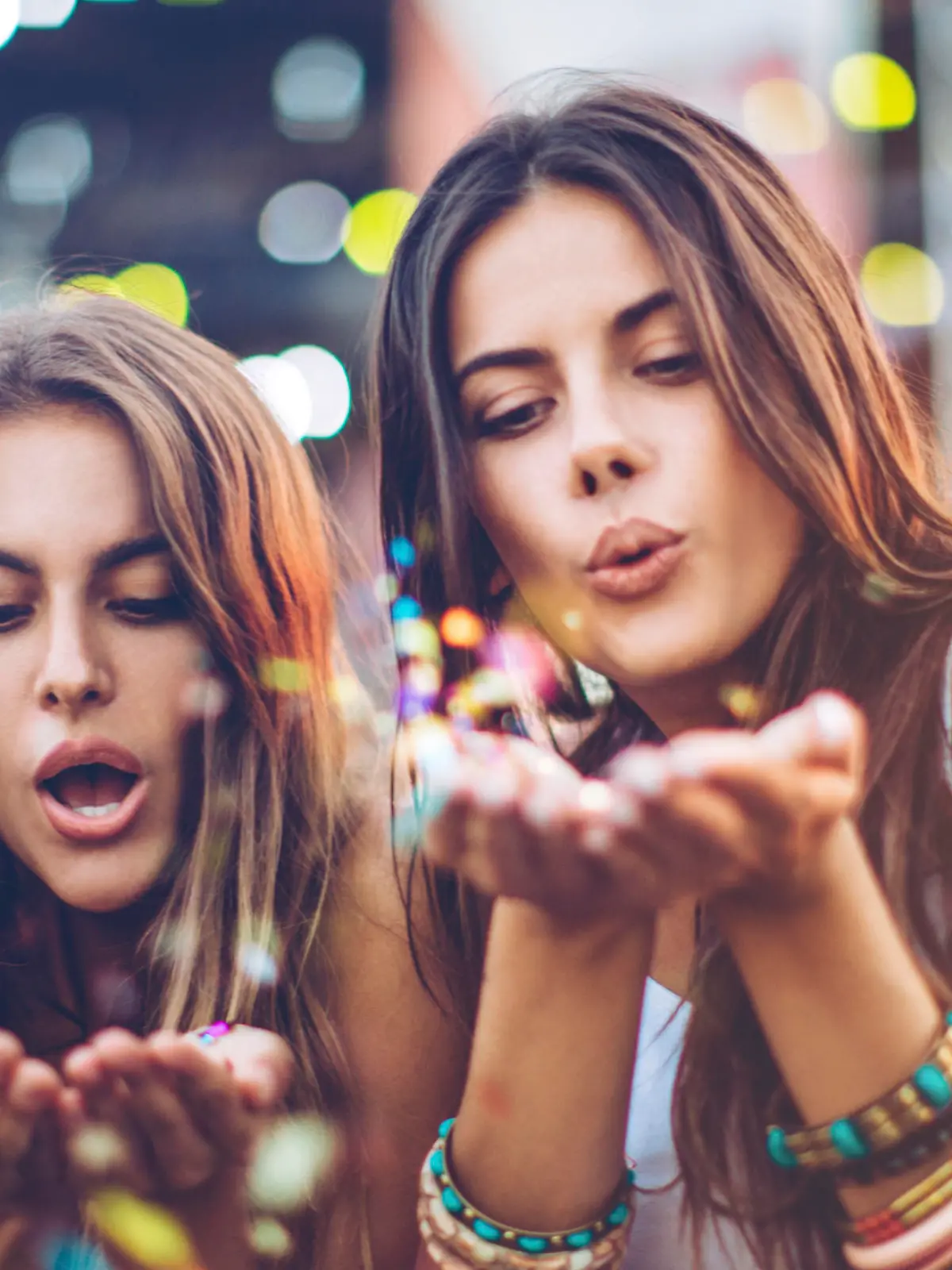 Bild zu: "3 Freundschaftsbeweise, die nur 90er-Girls gemacht haben"