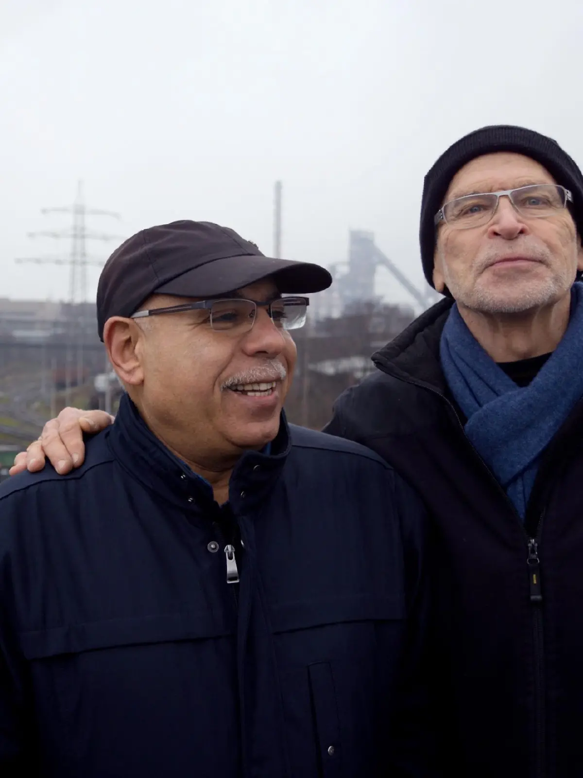 Enthüllungsjournalist Günter Wallraff (r.) mit seinem Freund Ali Houzi, mit dem er Anfang der 80er zusammen bei Thyssen gearbeitet hat.