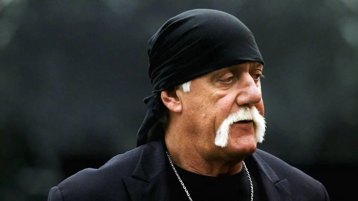 March 17, 2016 - St. Petersburg, Florida, U.S - Hulk Hogan arrives before the start of his trial Thursday, March 17, 2016, in St. Petersburg, Fla. Hogan, whose given name is Terry Bollea, and his attorneys are suing Gawker Media for $100 million, saying his privacy was violated, and he suffered emotional distress after Gawker posted a sex tape of Hogan and his then-best friend s wife. St. Petersburg U.S. - ZUMAp124