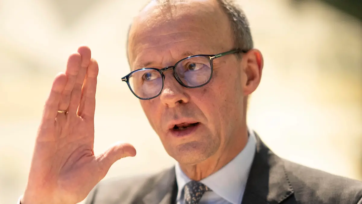 Friedrich Merz, Vorsitzender CDU, hält auf der Energiekonferenz The Power of Crisis: Energie der Zukunft eine Grundsatzrede unter dem Motto Deutschlands Energiewende unter neuen Vorzeichen Friedrich Merz, Vorsitzender CDU, hält auf der Energiekonferenz The Power of Crisis: Energie der Zukunft eine Grundsatzrede unter dem Motto Deutschlands Energiewende unter neuen Vorzeichen , Berlin Berlin Deutschland EUREF Campus *** Friedrich Merz, Chairman CDU, gives a keynote speech at the energy conference The Power of Crisis Energy of the Future under the motto Germanys energy turnaround under new signs Friedrich Merz, Chairman CDU, gives a keynote speech at the energy conference The Power of Crisis Energy of the Future under the motto Germa