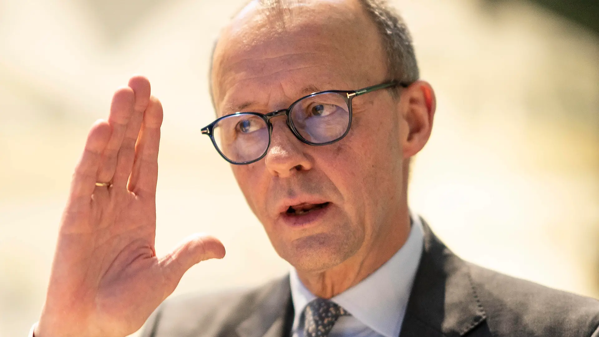 Friedrich Merz, Vorsitzender CDU, hält auf der Energiekonferenz The Power of Crisis: Energie der Zukunft eine Grundsatzrede unter dem Motto Deutschlands Energiewende unter neuen Vorzeichen Friedrich Merz, Vorsitzender CDU, hält auf der Energiekonferenz The Power of Crisis: Energie der Zukunft eine Grundsatzrede unter dem Motto Deutschlands Energiewende unter neuen Vorzeichen , Berlin Berlin Deutschland EUREF Campus *** Friedrich Merz, Chairman CDU, gives a keynote speech at the energy conference The Power of Crisis Energy of the Future under the motto Germanys energy turnaround under new signs Friedrich Merz, Chairman CDU, gives a keynote speech at the energy conference The Power of Crisis Energy of the Future under the motto Germa