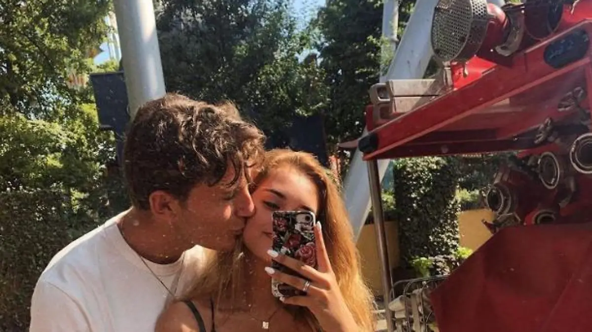 Wind (24) und Hasanovic (22) gemeinsam in einem Freizeitpark