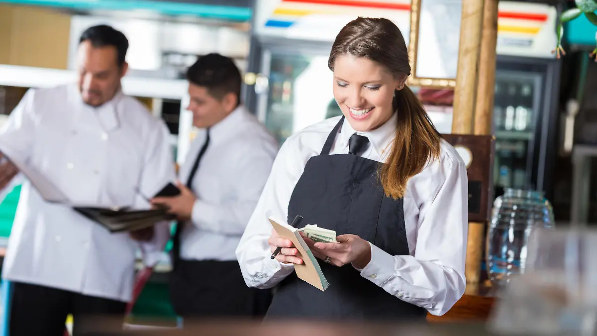 So viel Trinkgeld ist angemessen! Im Restaurant oder Hotel nicht knickrig sein?