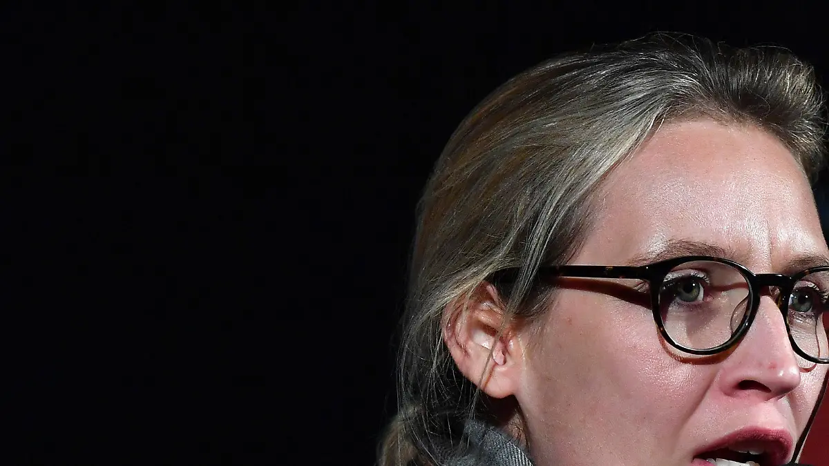 Alice Weidel, AfD-Spitzenkandidatin für die Bundestagswahl 2017, spricht am 12.09.2017 auf dem Holzmarkt in Jena (Thüringen) während einer Wahlkampfveranstaltung der AfD. Foto: Martin Schutt/dpa-Zentralbild/dpa +++(c) dpa - Bildfunk+++
