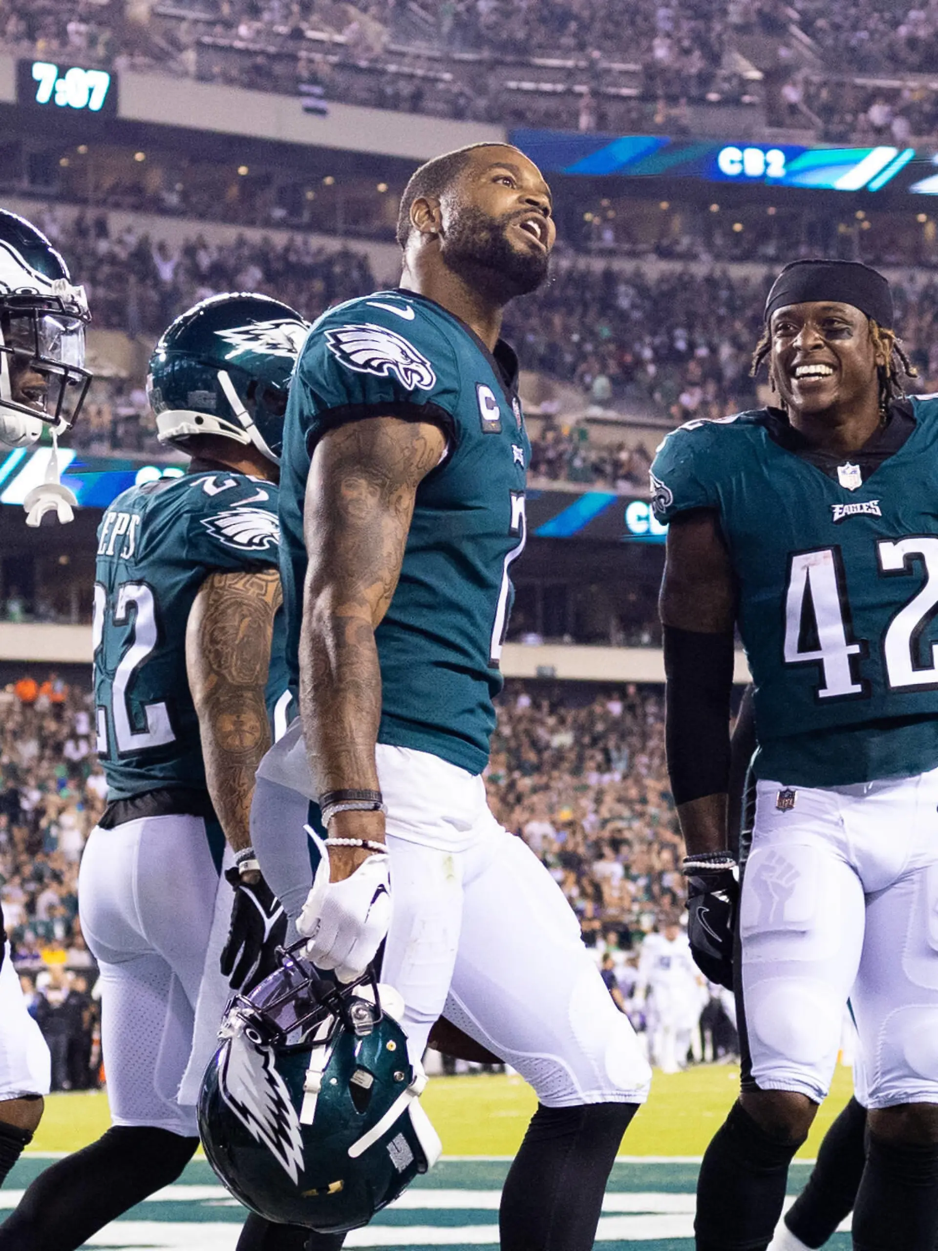 NFL, American Football Herren, USA Minnesota Vikings at Philadelphia Eagles, Sep 19, 2022 Philadelphia, Pennsylvania, USA Philadelphia Eagles cornerback Darius Slay 2 reacts with teammates after an interception against the Minnesota Vikings at Lincoln Financial Field. Mandatory Credit: Bill Streicher-USA TODAY Sports, 19.09.2022 22:57:53, 19085925, NPStrans, NFL, Philadelphia Eagles, Lincoln Financial Field, Darius Slay, Minnesota Vikings PUBLICATIONxINxGERxSUIxAUTxONLY Copyright: xBillxStreicherx 19085925