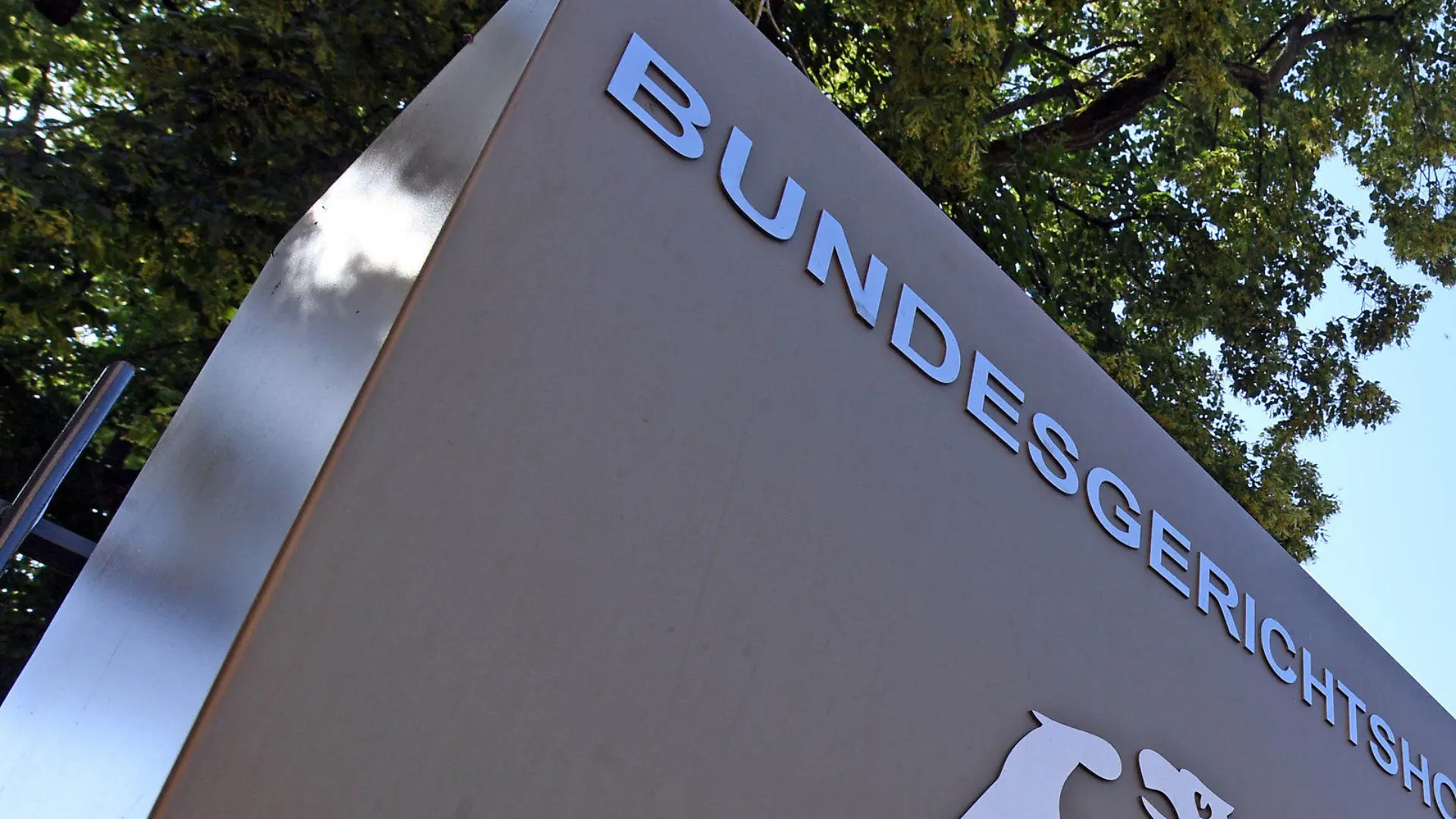 ARCHIV - Aussenaufnahme des Bundesgerichtshofs (BGH) in Karlsruhe (Baden-Württemberg), aufgenommen am 22.06.2017. (zu dpa: «BGH verhandelt über verschiedene Entgelte einer Sparkasse» vom 12.09.2017) Foto: Uli Deck/dpa +++(c) dpa - Bildfunk+++