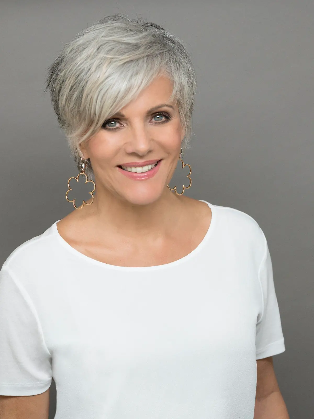 HANDOUT - Die RTL-Moderatorin Birgit Schrowange mit grauem Haar (undatierte Aufnahme).- ACHTUNG: Nur zur redaktionellen Berichterstattung in Zusammenhang mit der RTL-Sendung "This time next year", die am Montag, den 11.9.2017 um 21.15 Uhr ausgestrahlt wird, und nur bei vollständiger Nennung der Quelle: Foto: Stephan Pick/MG RTL D/dpa +++(c) dpa - Bildfunk+++