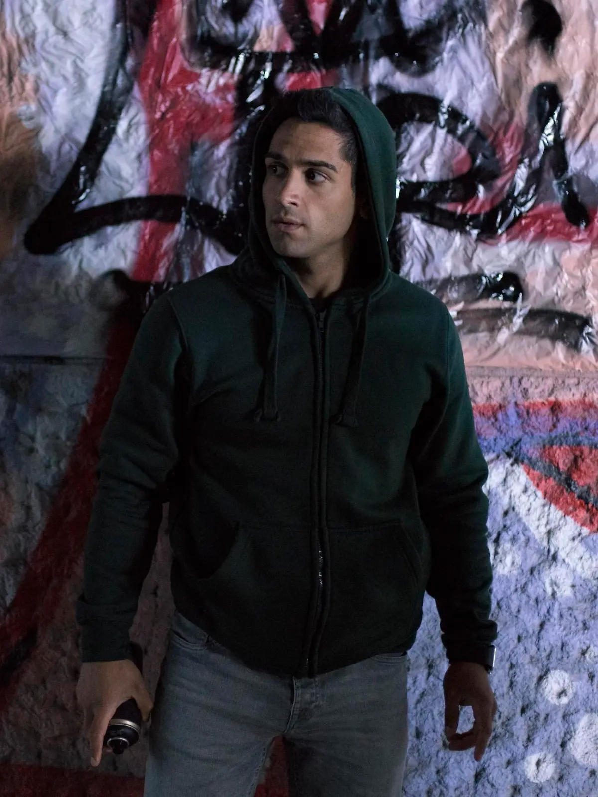 Kommissaranwärter Luís Pinto (Daniel Rodic) mischt sich undercover unter die Sprayer.