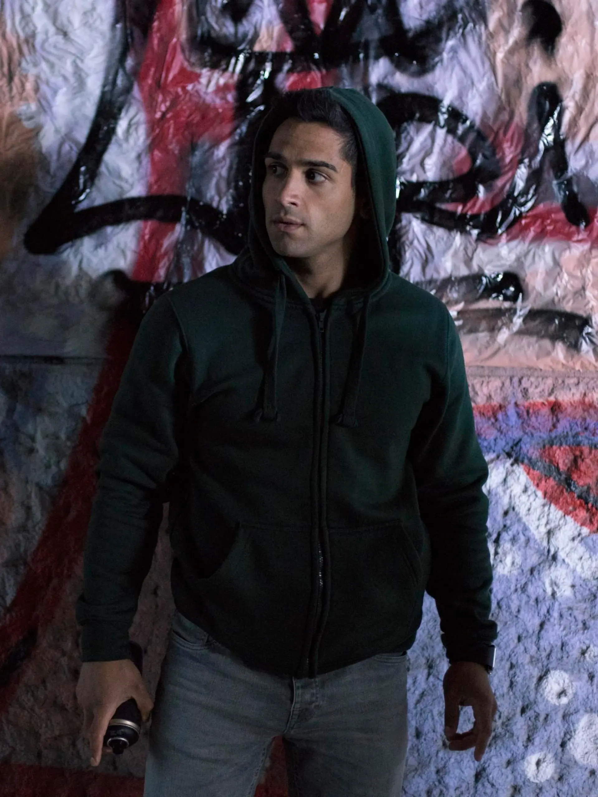 Kommissaranwärter Luís Pinto (Daniel Rodic) mischt sich undercover unter die Sprayer.