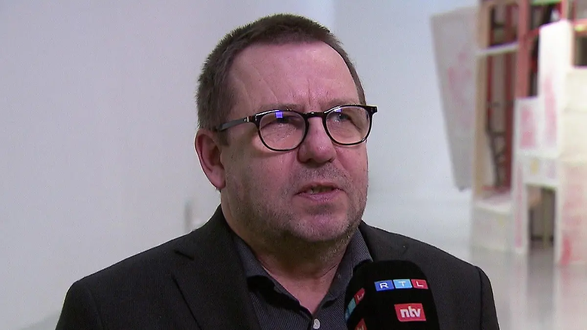 Reinhard Spieler, Direktor des Sprengl-Museums in Hannover, kann sich das Eierspektakel auch nicht erklären.
