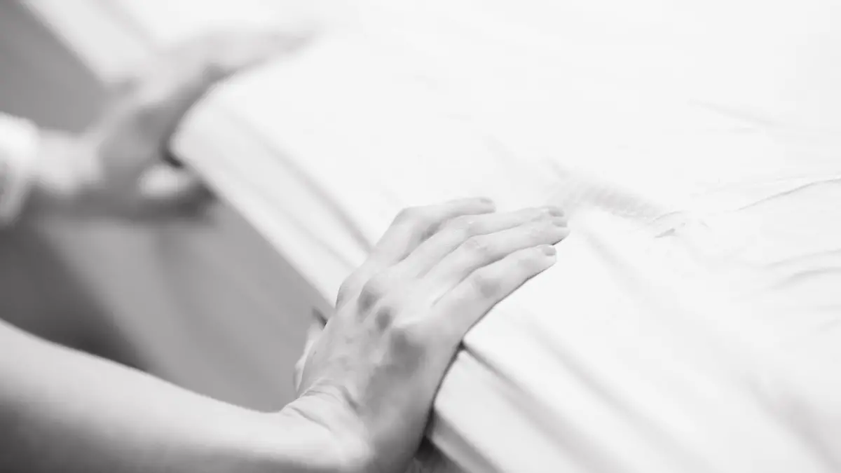 The hands of a mother in labor.