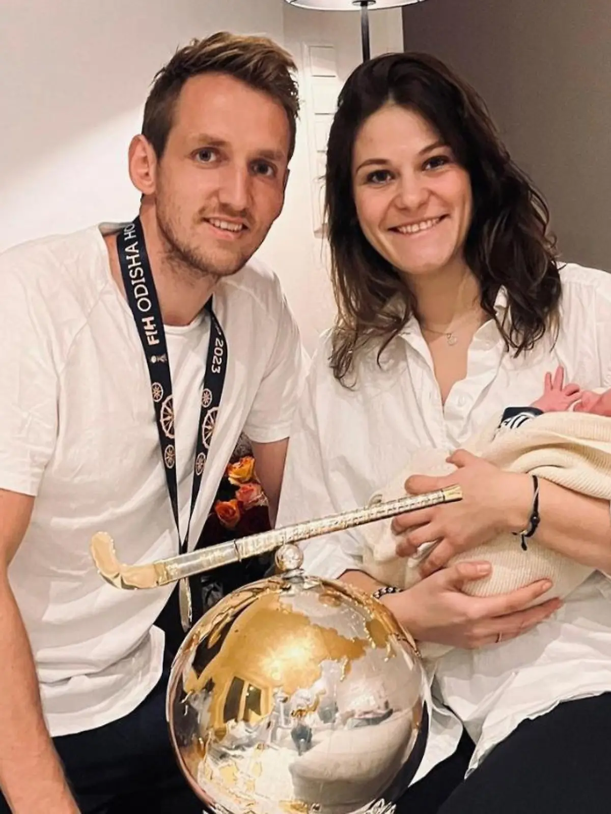 Niklas Wellen, seine Frau Kim und der gemeinsame Sohn.