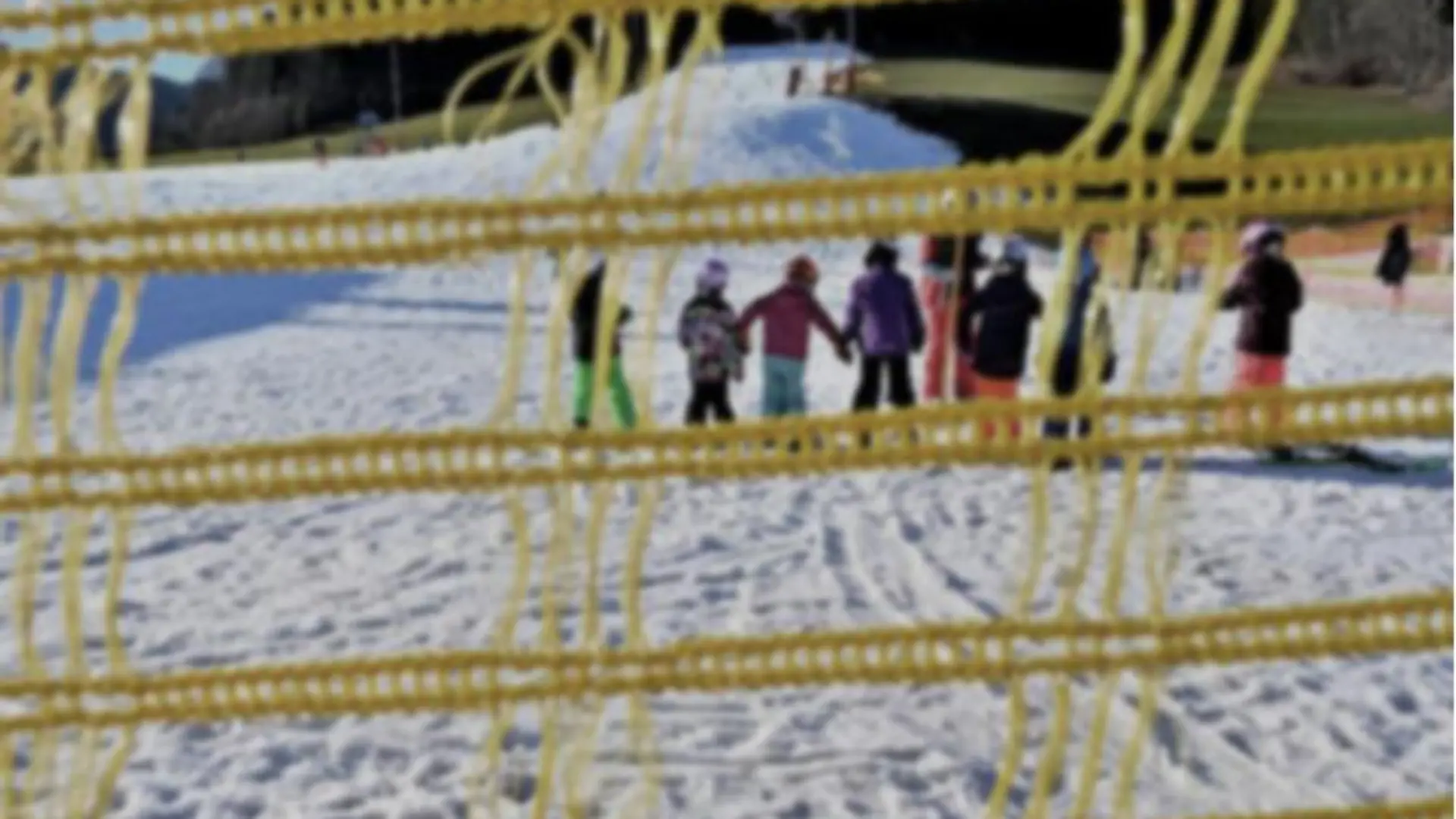 In der beliebten Wintersport-Region Lech am Alberg (Österreich) soll ein dreijähriger Junge missbraucht worden sein - ausgerechnet von einem Ski-Lehrer. (Symbolbild)