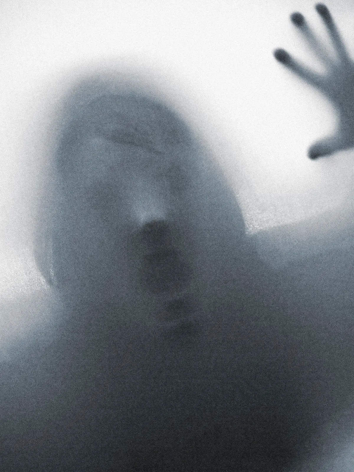 A woman is trapped and Screaming... or advancing menacingly? help her...? or run?. Thanks to Ellie, Roberto and Stu for making this image possible