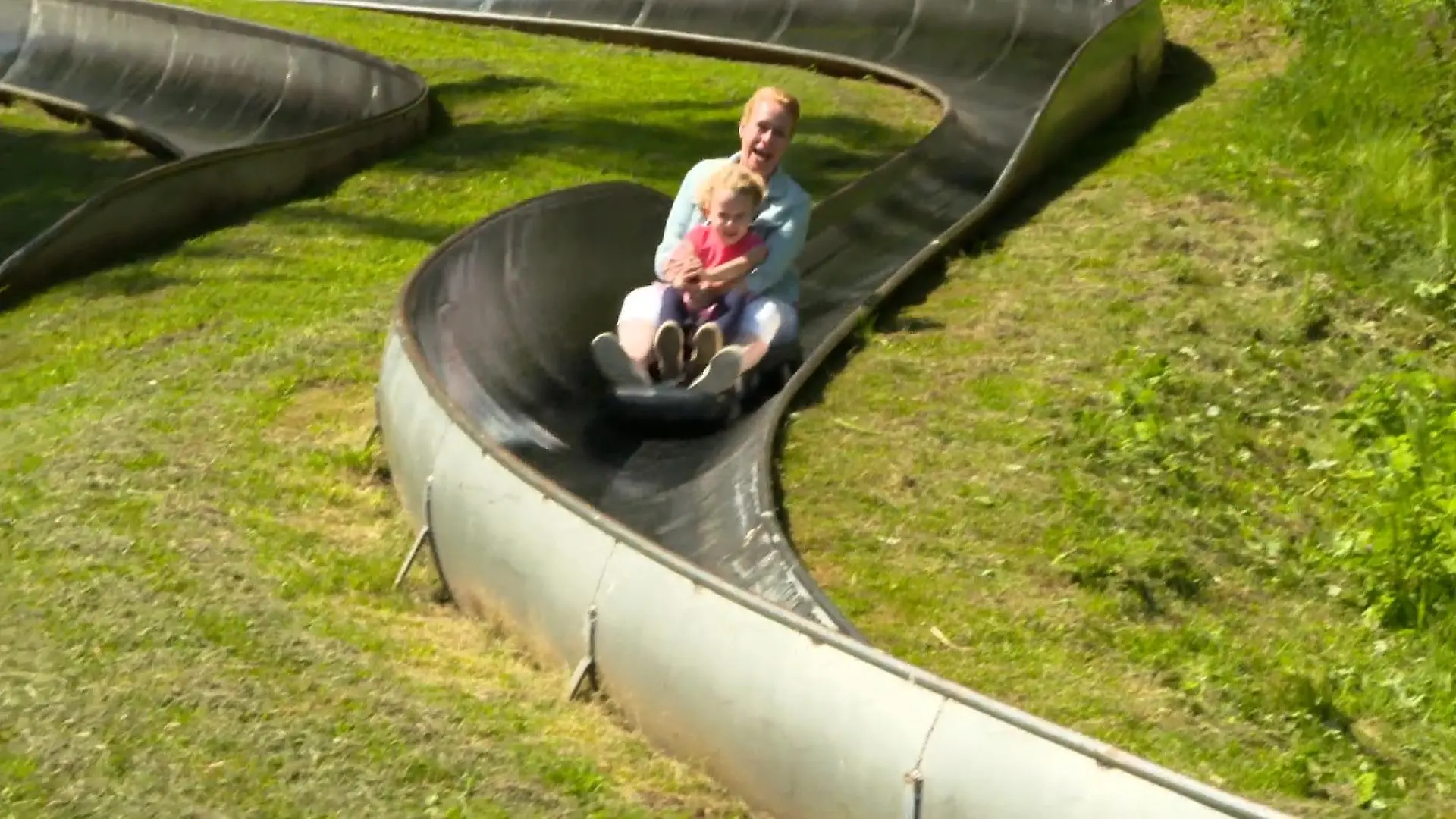 Großer Sommerrodel-Test: Welche Bahn macht mehr Spaß? Winterberg vs. Gersfeld