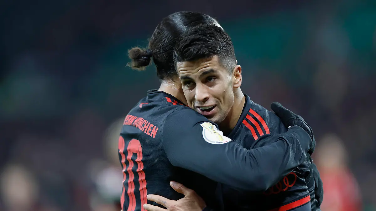 Jubel nach dem Tor zum 3:0, jubelnd, bejubelt, jubelt, jubeln, emotionen, v. li. Leroy Sane FC Bayern Muenchen, 10 und Joao Cancelo FC Bayern Muenchen, 22, 01.02.2023, Fussball, DFB-Pokal, Achtelfinale, 1. FSV Mainz 05 - Bayern Muenchen, GER, Mainz, Mewa Arena, DFL REGULATIONS PROHIBIT ANY USE OF PHOTOGRAPHS AS IMAGE SEQUENCES AND/OR QUASI-VIDEO. *** Cheering after the goal to 3 0, cheering, cheering, cheering, emotions, v li Leroy Sane FC Bayern Muenchen, 10 and Joao Cancelo FC Bayern Muenchen, 22 , 01 02 2023, Football, DFB Pokal, Round of 16, 1 FSV Mainz 05 Bayern Muenchen, GER, Mainz, Mewa Arena, DFL REGULATES PROHIBIT ANY USE OF PHOTOGRAPHS AS IMAGE SEQUENCES AND OR QUASI VIDEO Copyright: HMBxMedia/xHeikoxBecker