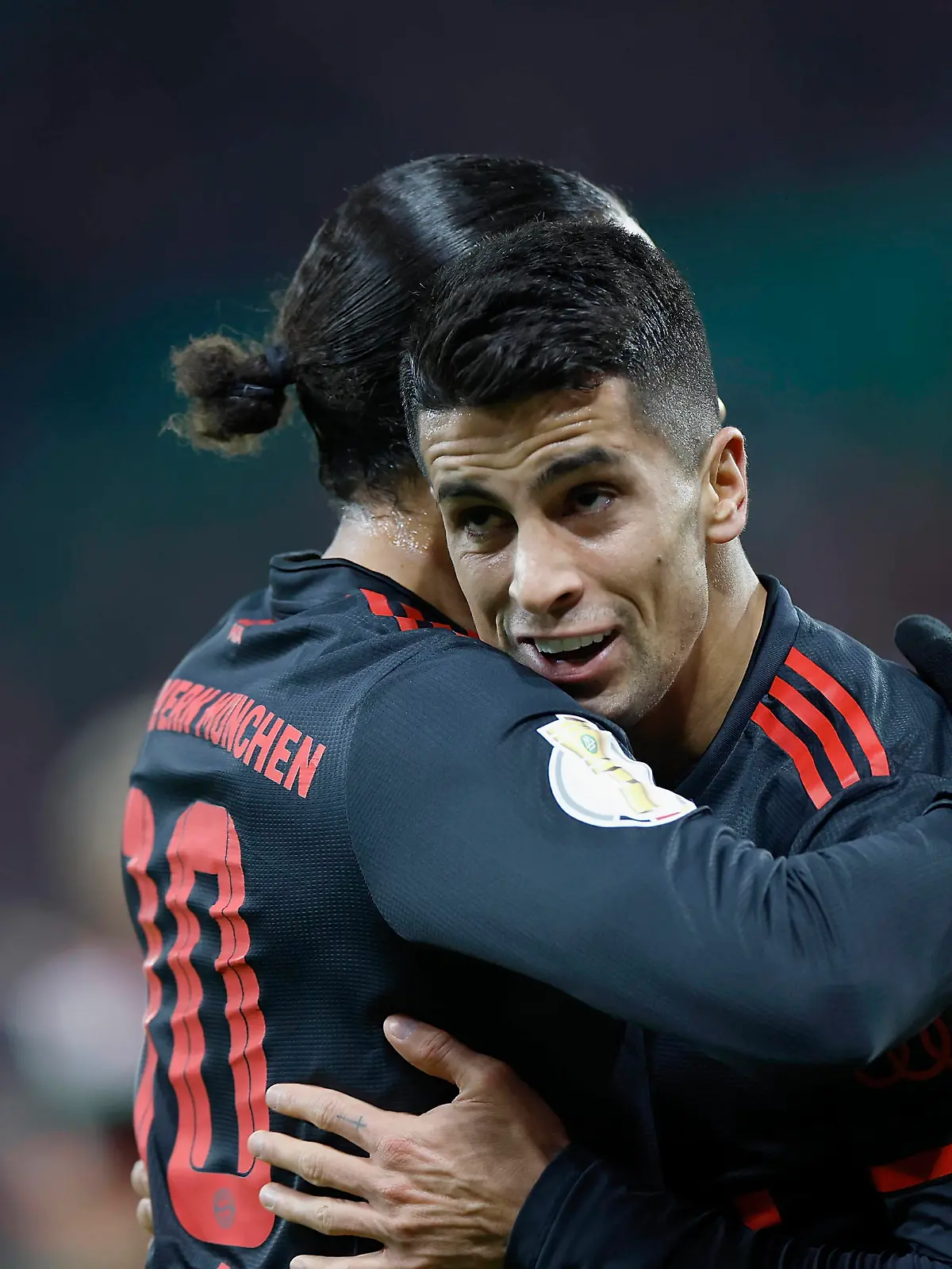 Jubel nach dem Tor zum 3:0, jubelnd, bejubelt, jubelt, jubeln, emotionen, v. li. Leroy Sane FC Bayern Muenchen, 10 und Joao Cancelo FC Bayern Muenchen, 22, 01.02.2023, Fussball, DFB-Pokal, Achtelfinale, 1. FSV Mainz 05 - Bayern Muenchen, GER, Mainz, Mewa Arena, DFL REGULATIONS PROHIBIT ANY USE OF PHOTOGRAPHS AS IMAGE SEQUENCES AND/OR QUASI-VIDEO. *** Cheering after the goal to 3 0, cheering, cheering, cheering, emotions, v li Leroy Sane FC Bayern Muenchen, 10 and Joao Cancelo FC Bayern Muenchen, 22 , 01 02 2023, Football, DFB Pokal, Round of 16, 1 FSV Mainz 05 Bayern Muenchen, GER, Mainz, Mewa Arena, DFL REGULATES PROHIBIT ANY USE OF PHOTOGRAPHS AS IMAGE SEQUENCES AND OR QUASI VIDEO Copyright: HMBxMedia/xHeikoxBecker