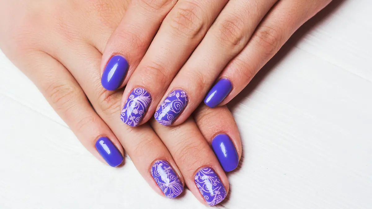 So funktionierten Stamping Nails! Nailart mit Schablone
