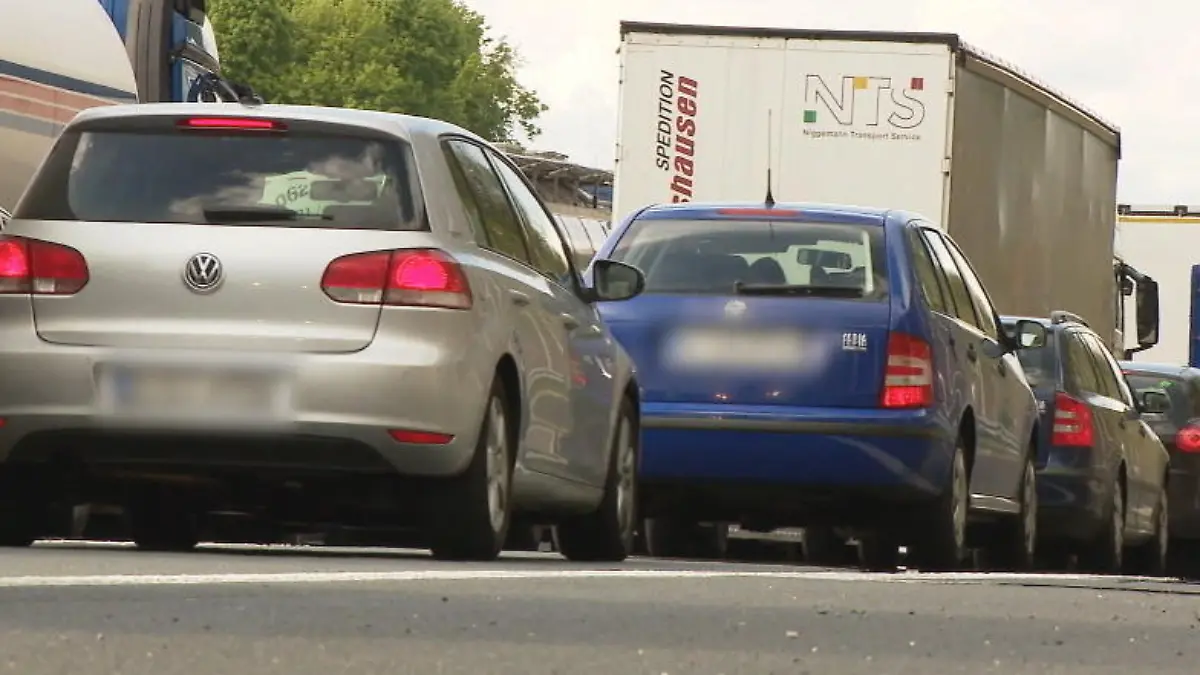 ADAC warnt vor Mega-Stau am Wochenende Alle Bundesländer haben Ferien 