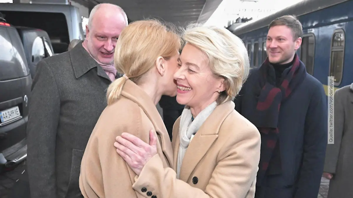 Ursula von der Leyen ist in der Ukraine angekommen und twitterte das Bild ihrer Ankunft.