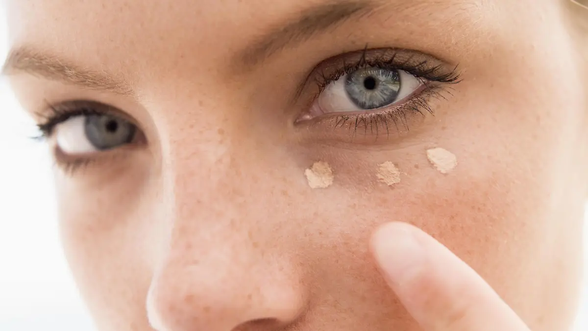 Close up of woman putting on make up