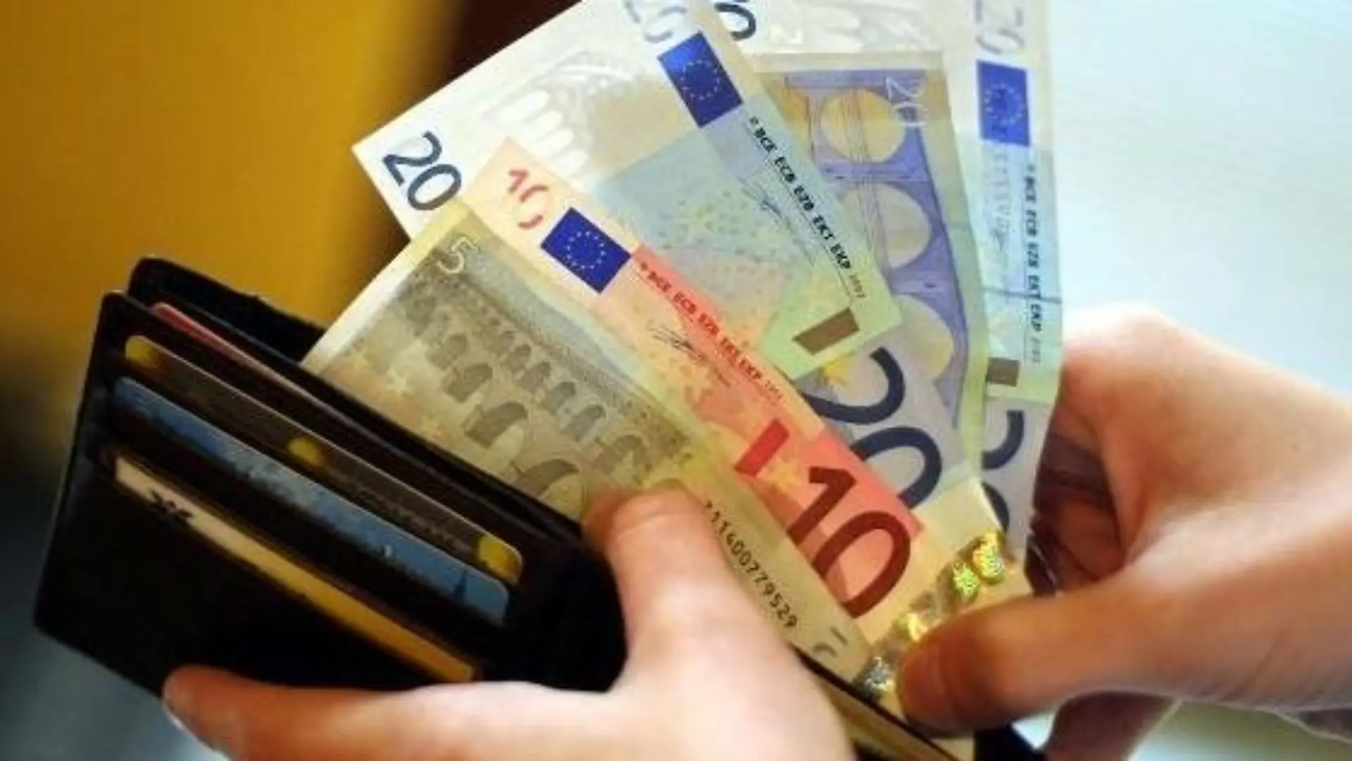 So können Sie bares Geld sparen! Teure Kleinigkeiten im Alltag