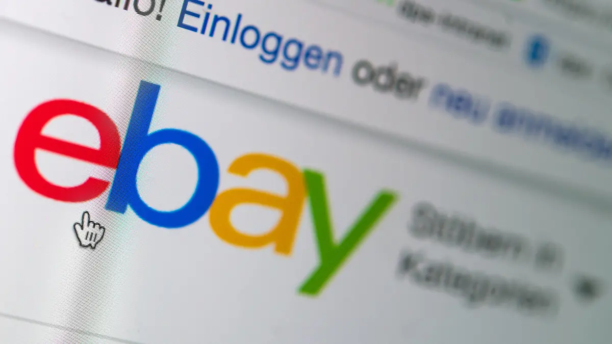 ARCHIV - 11.07.2018, Sachsen, Dresden: Das Logo von Ebay auf der Startseite der Internet-Verkaufsplattform. Ebay teilt am 28.07.2020 Zahlen zum 2. Quartal mit. Foto: Monika Skolimowska/ZB/dpa +++ dpa-Bildfunk +++