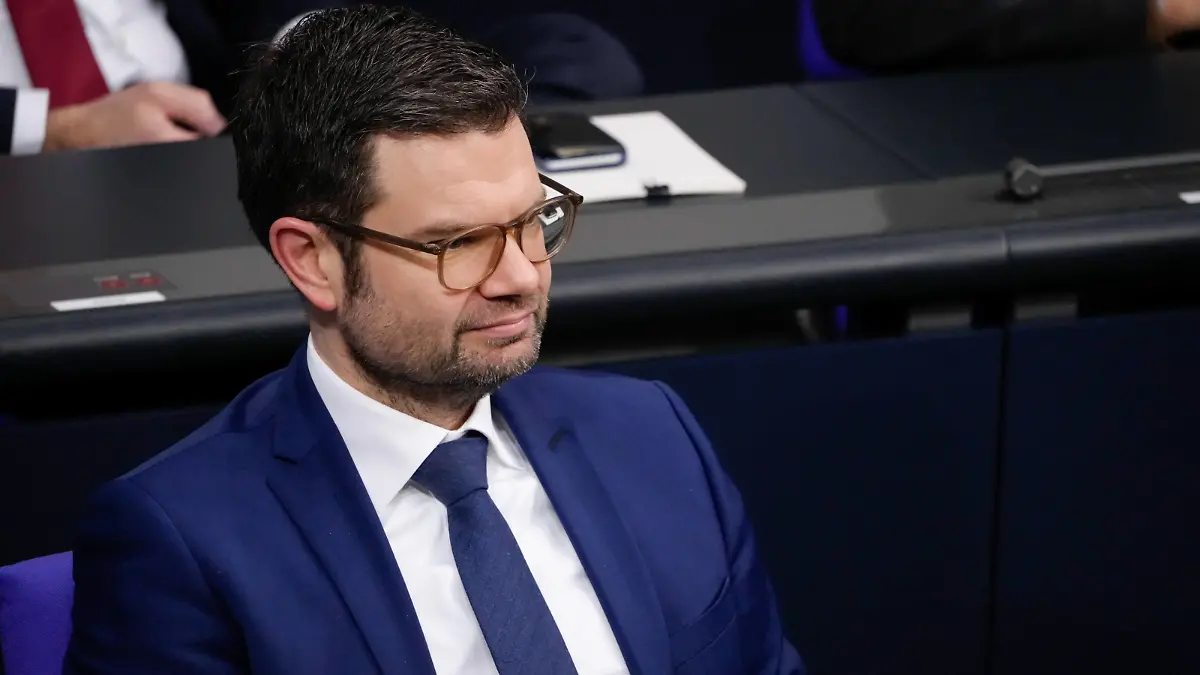 82. Bundestagssitzung und Debatte Aktuell,26.01.2023 Berlin, Justizminister Marco Buschmann FDP im Portrait auf der Regierungsbank bei der Debatte Regierungserklaerung zum Jahreswirtschaftsbericht 2023, Jahresgutachten des Sachverstaendigenrates bei der 82. Sitzung des Deutschen Bundestag in Berlin Berlin Berlin *** 82 Bundestag Session and Debate Current,26 01 2023 Berlin, Justice Minister Marco Buschmann FDP in portrait on the government bench during the debate government statement on the annual economic report 2023, annual report of the Council of Experts at the 82 session of the German Bundestag in Berlin Berlin