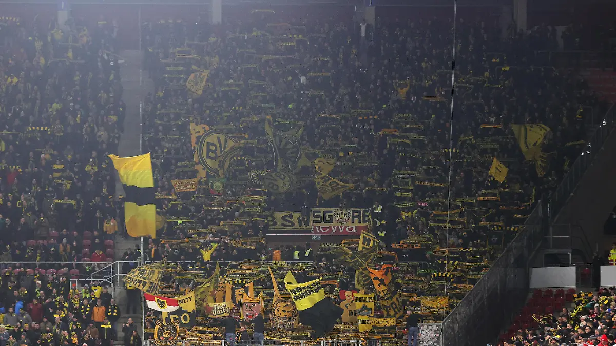 firo : 25.01.2023, Fussball, Fußball, 1.Liga,1.Bundesliga, Saison 2022/2023, FSV Mainz 05 - BVB, Borussia Dortmund 1:2 BVB Fans