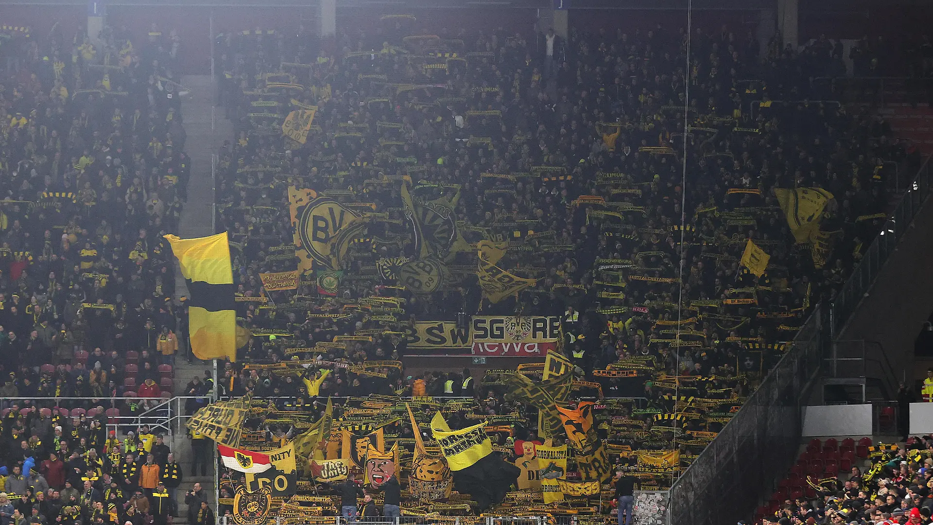 firo : 25.01.2023, Fussball, Fußball, 1.Liga,1.Bundesliga, Saison 2022/2023, FSV Mainz 05 - BVB, Borussia Dortmund 1:2 BVB Fans