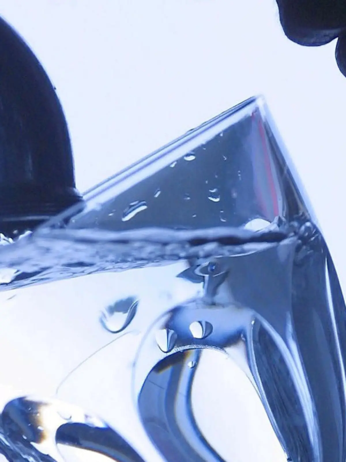 Bild zu: "Ist Mineralwasser besser als Leitungswasser?"