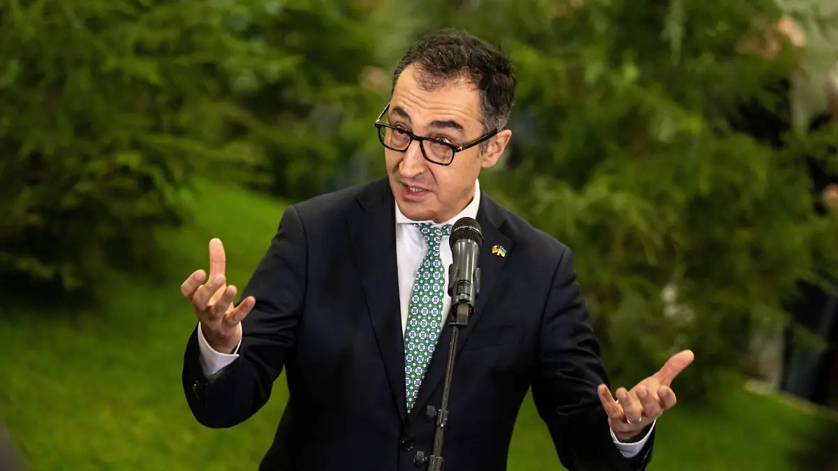 20.01.2023, Berlin: Cem Özdemir (Bündnis 90/Die Grünen), Bundesminister für Ernährung und Landwirtschaft, gibt auf dem Eröffnungsrundgang zur Internationalen Grünen Woche 2023 ein Pressestatement. Die Grüne Woche, die weltgrößte Messe für Ernährung, Landwirtschaft und Gartenbau, findet vom 20. bis 29. Januar auf dem Gelände der Messe Berlin statt. Foto: Fabian Sommer/dpa +++ dpa-Bildfunk +++