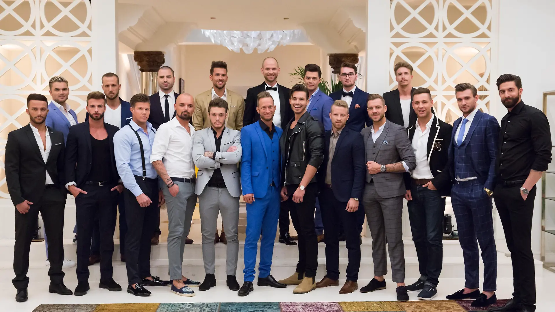 Die erste Nacht der Rosen. (hinten v.l.n.r.: Johannes, Alexandre, Manuel, Marco, Julez, Andre, Lukasz, David, vorne v.l.n.r.: Domenico, Julian, Martin, Niklas, Michael, Basti, Arnold, Jens, Alexander, René, Michi, Sebastian)